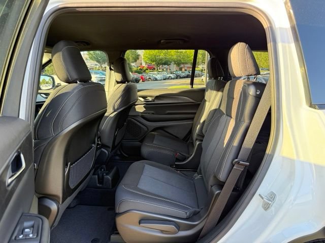 New 2026 Jeep Grand Cherokee L Laredo AWD/4WD image 24