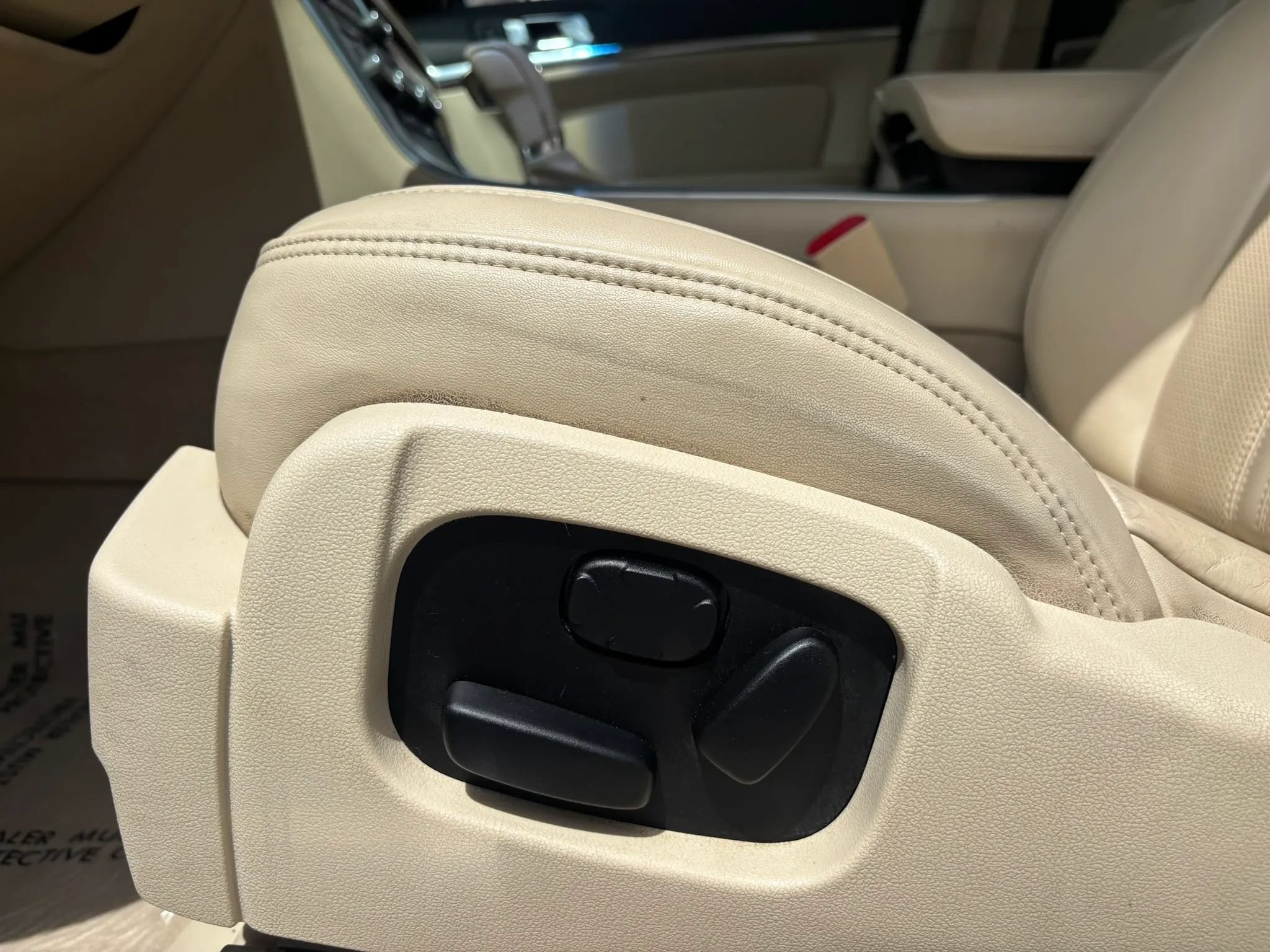 Used 2011 Lincoln MKS FWD image 19