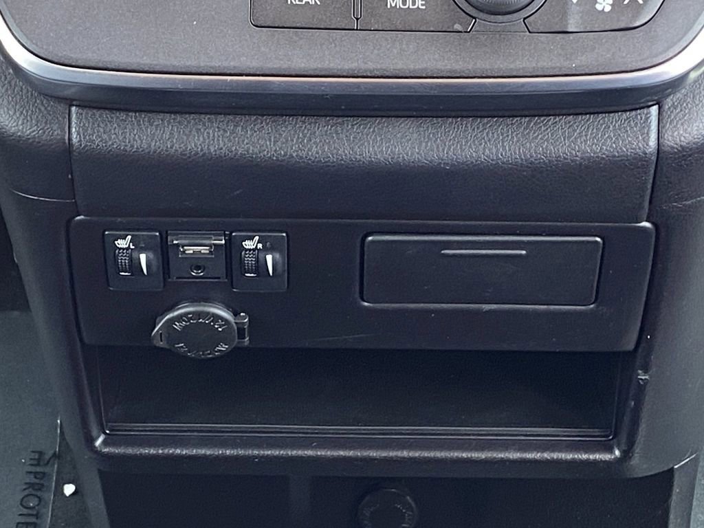 Certified 2019 Toyota Sienna SE FWD image 30