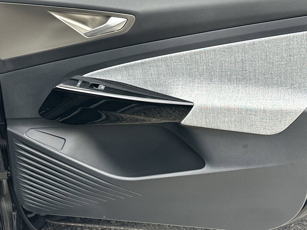 Used 2023 Volkswagen ID.4 Pro image 15