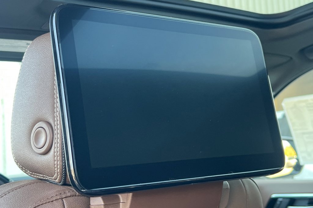 New 2026 Chevrolet Suburban High Country image 12