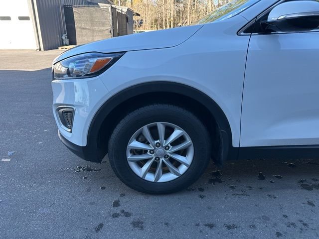 Used 2017 Kia Sorento LX w/ LX Convenience Package image 19