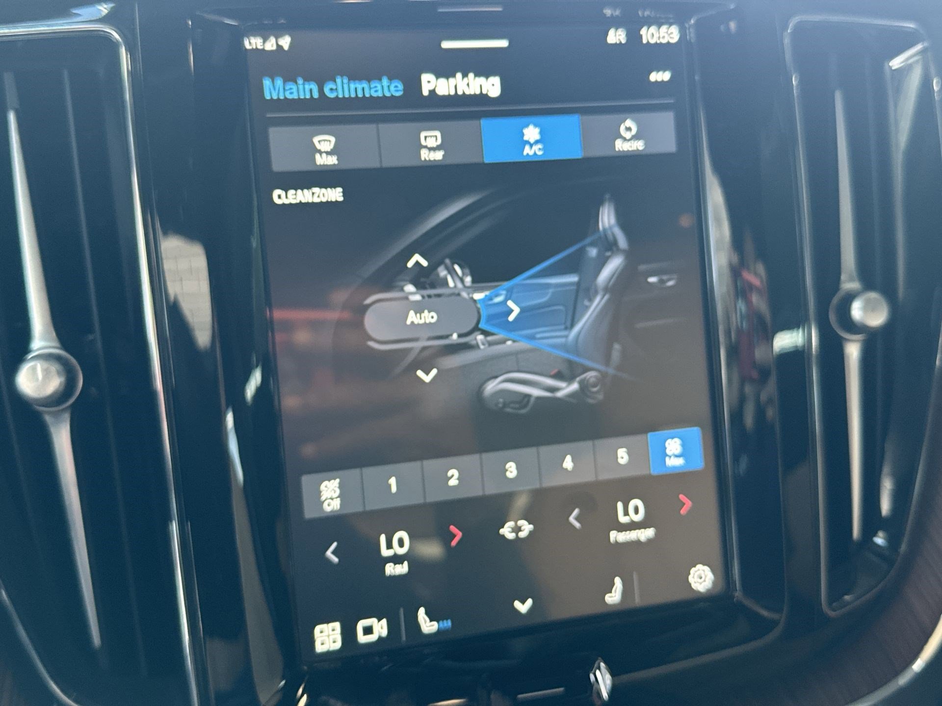 Used 2024 Volvo XC60 T8 Ultimate w/ Protection Package Premier image 17