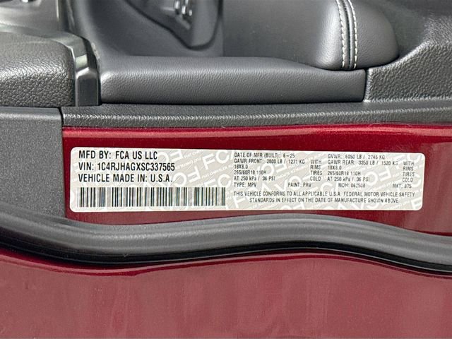 New 2025 Jeep Grand Cherokee Altitude image 31