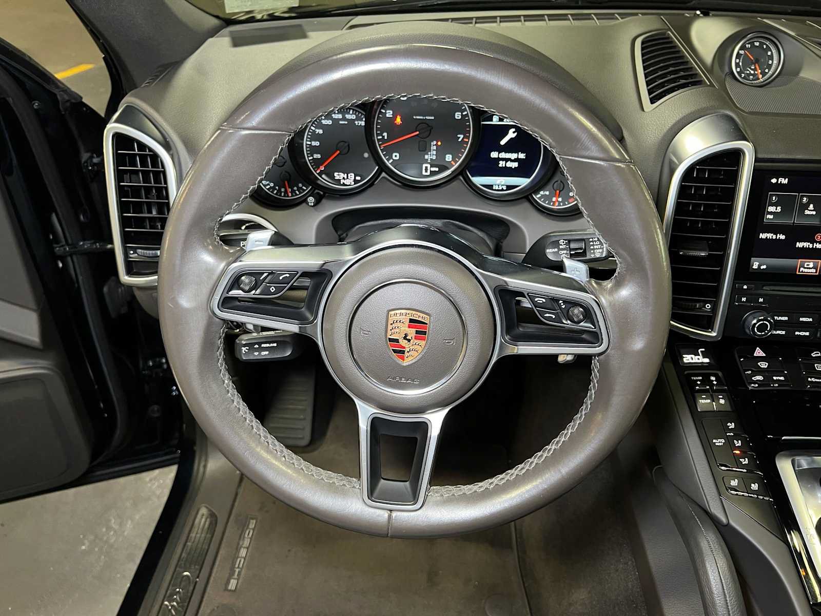 Used 2018 Porsche Cayenne AWD/4WD image 28