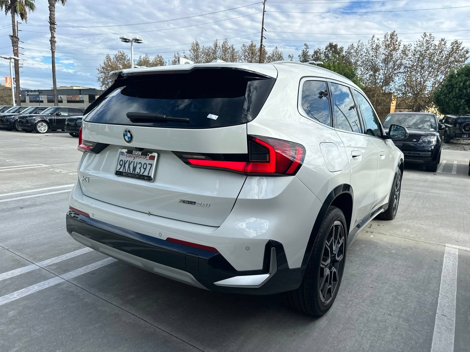 Used 2023 BMW X1 xDrive28i w/ Convenience Package AWD/4WD image 3