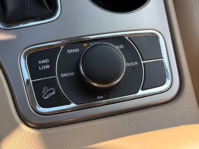 Used 2021 Jeep Grand Cherokee Limited w/ Premium Lighting Group AWD/4WD image 39
