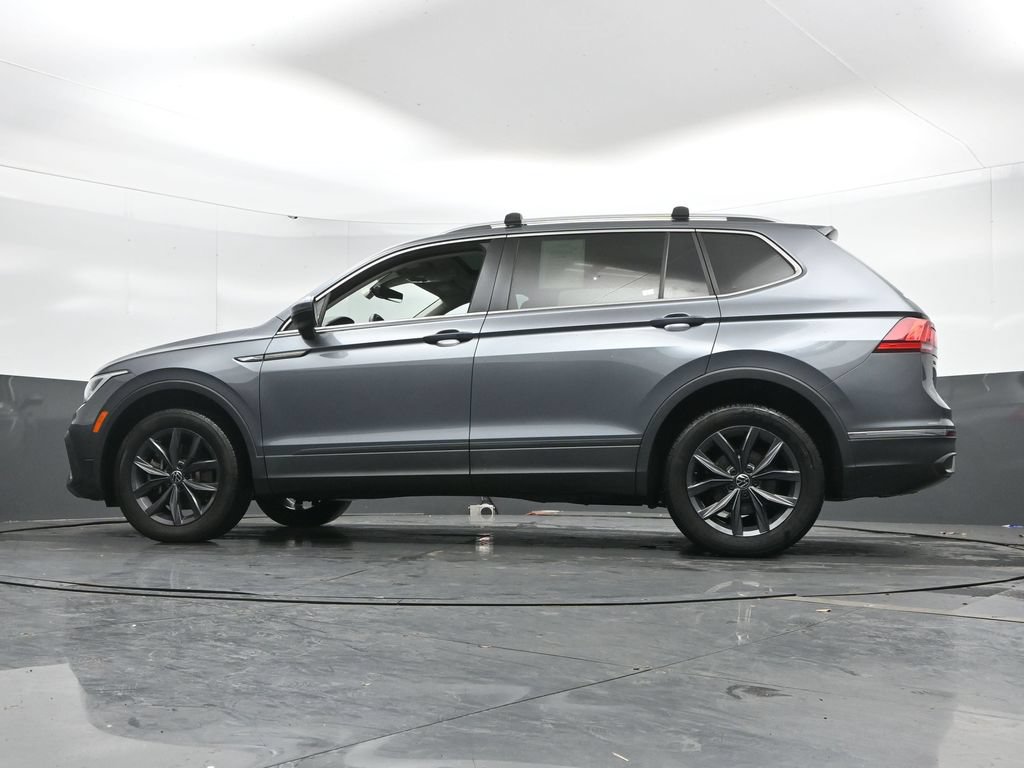 Used 2022 Volkswagen Tiguan SE AWD/4WD image 45