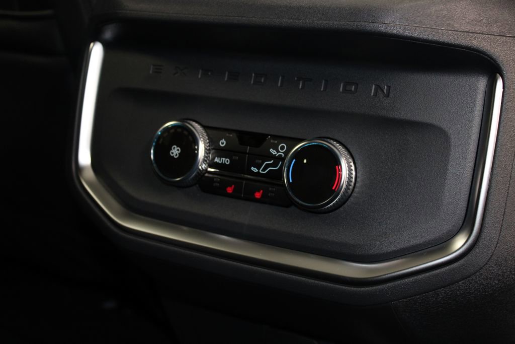 New 2025 Ford Expedition Platinum w/ Stealth Performance Package image 38