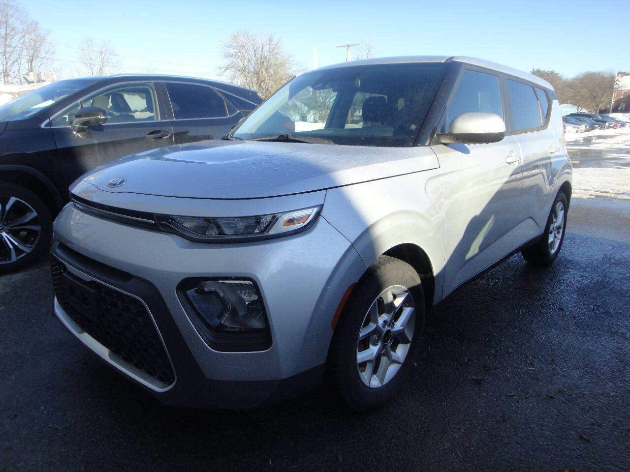 Used 2020 Kia Soul S FWD image 1