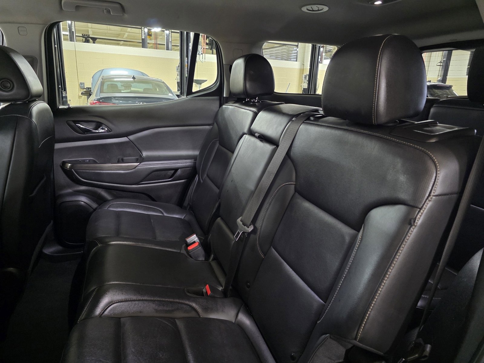 Used 2023 GMC Acadia SLT image 15