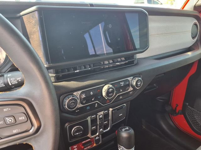 Used 2024 Jeep Wrangler Unlimited AWD/4WD image 16