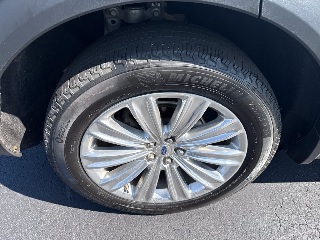 Used 2023 Ford Explorer Limited w/ Equipment Group 301A AWD/4WD image 29