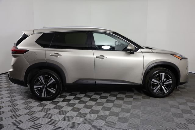 Used 2025 Nissan Rogue SL w/ SL Premium Package image 9