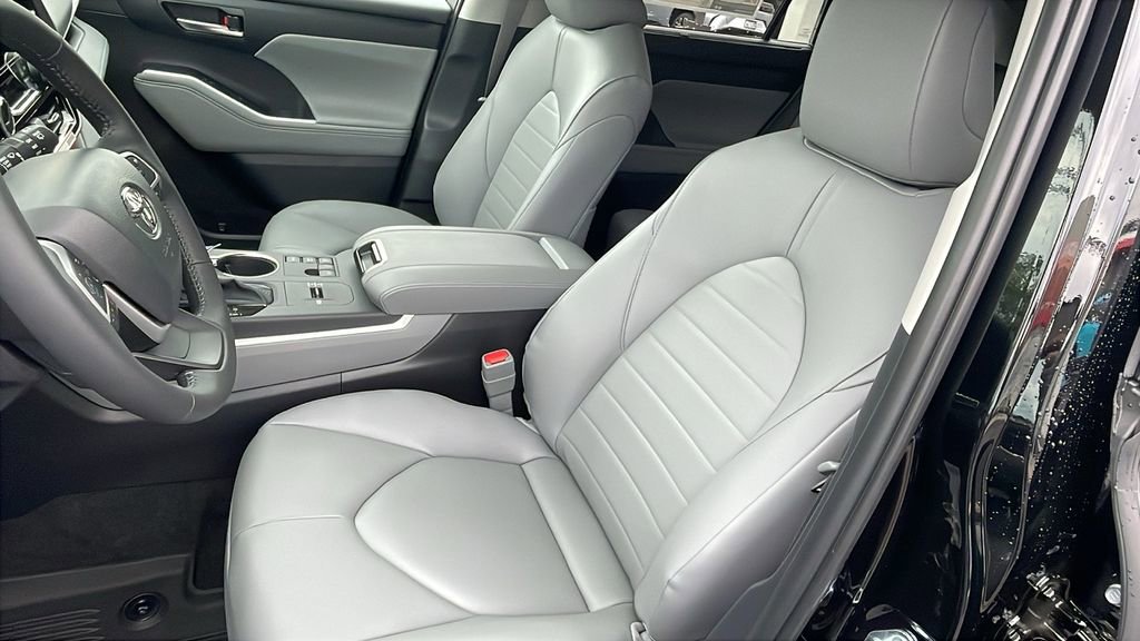 New 2026 Toyota Highlander XLE image 11