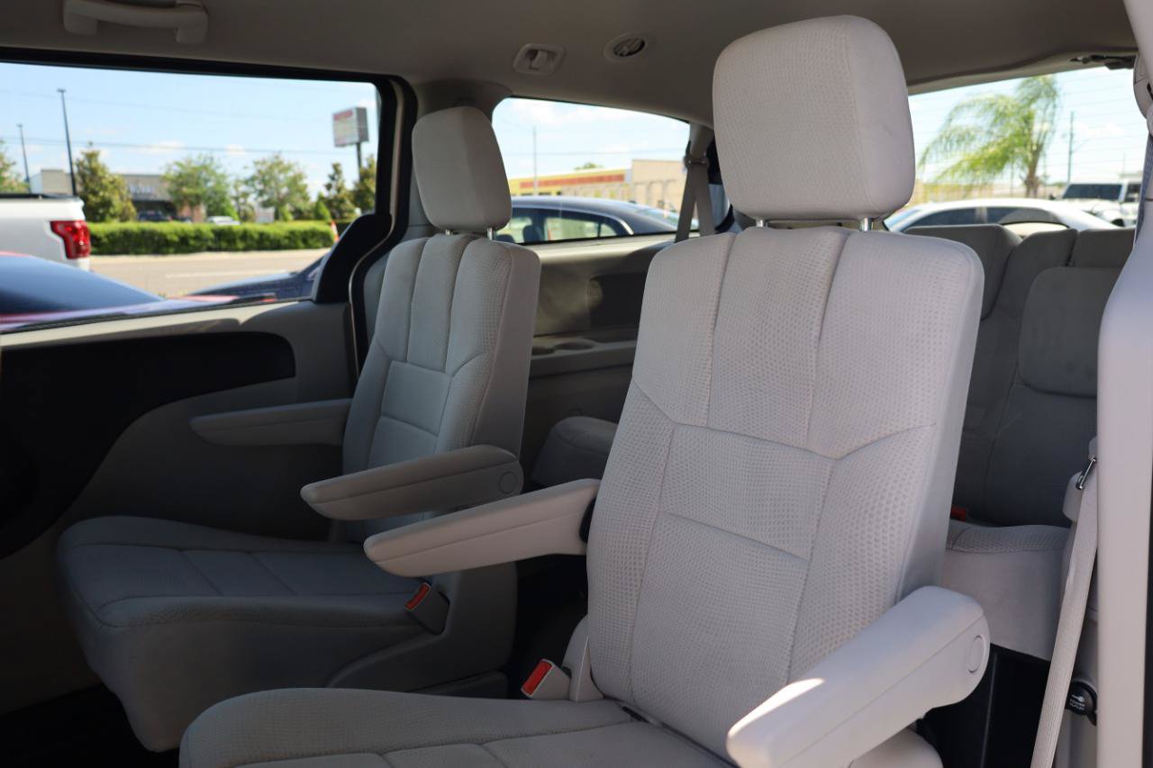 Used 2012 Dodge Grand Caravan SXT FWD image 11
