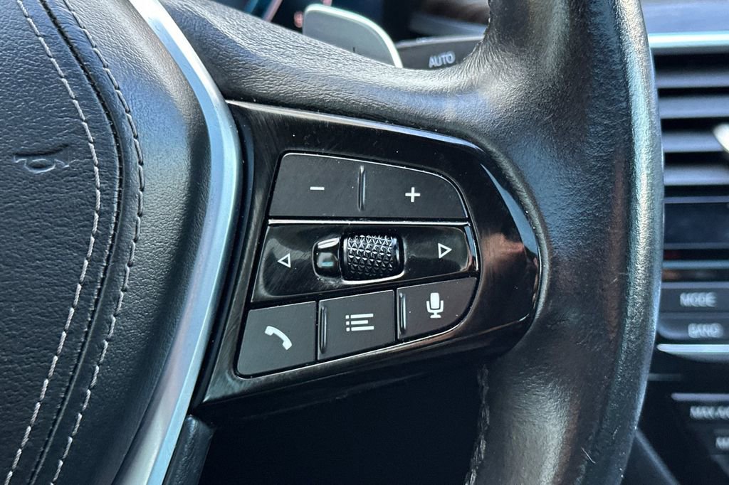 Used 2020 BMW 530e w/ Convenience Package image 27