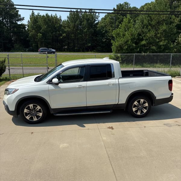Used 2017 Honda Ridgeline RTL-T image 2