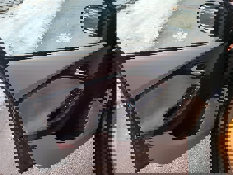 Used 2013 Ford Focus SE w/ SE Winter Pkg image 21