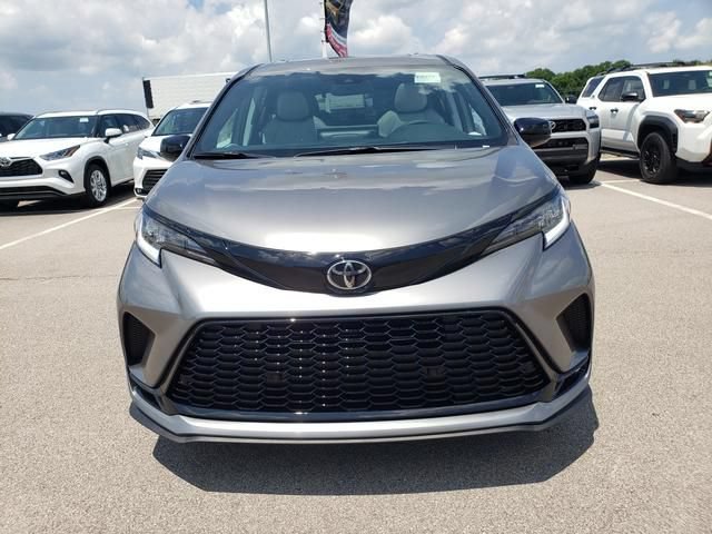 New 2026 Toyota Sienna XSE FWD image 2