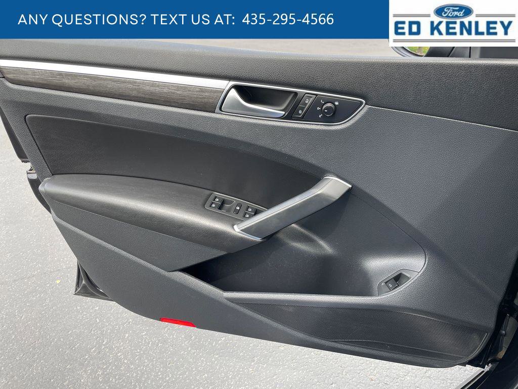 Used 2018 Volkswagen Passat 2.0T SEL Premium image 21