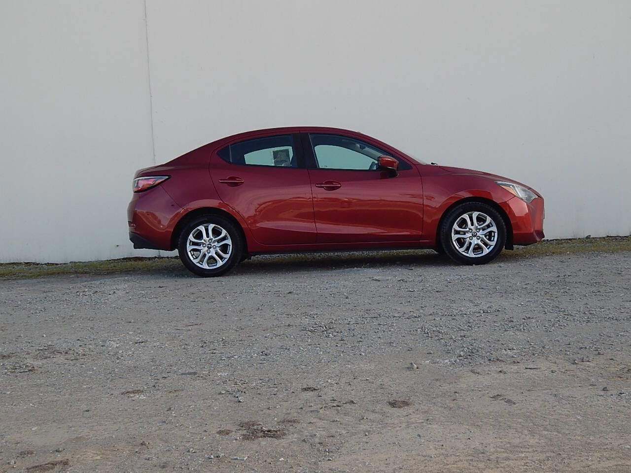 Used 2017 Toyota Yaris iA image 2