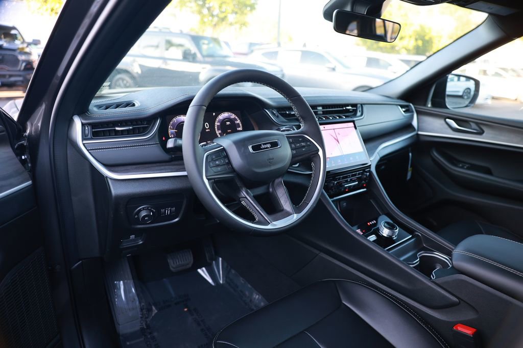 New 2025 Jeep Grand Cherokee Limited image 11