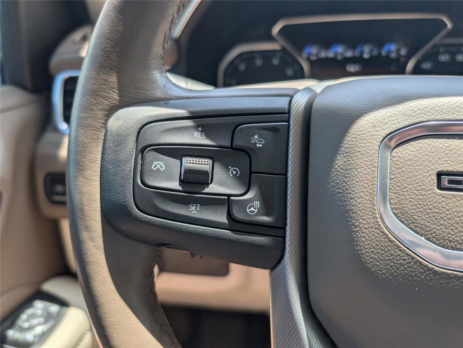 Used 2021 GMC Yukon Denali RWD image 23