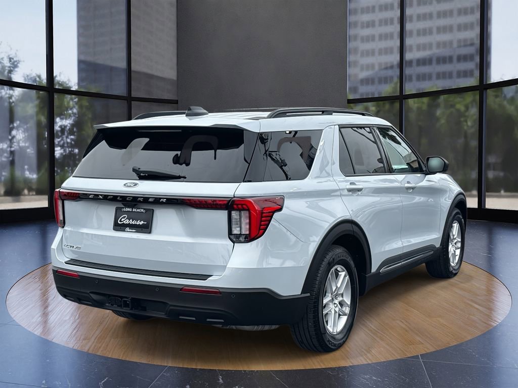 Used 2025 Ford Explorer Active image 3