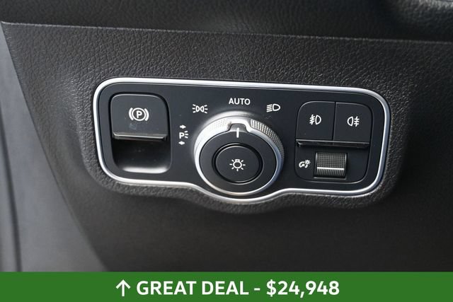 Used 2023 Mercedes-Benz GLB 250 4MATIC image 35