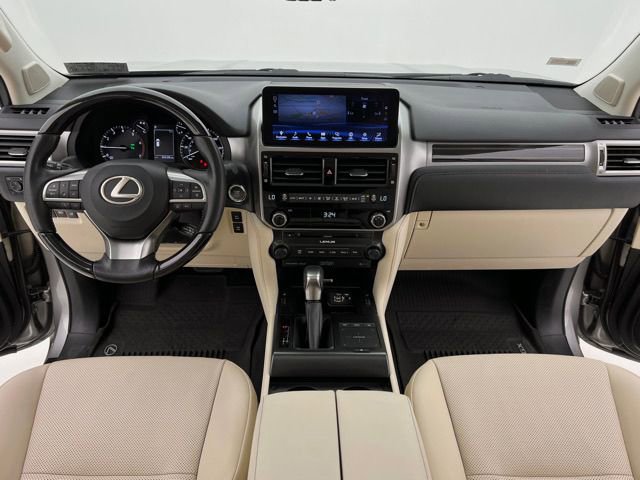Used 2022 Lexus GX 460 Premium w/ Accessory Package AWD/4WD image 2