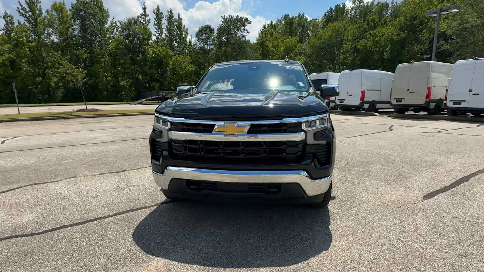 Used 2023 Chevrolet Silverado 1500 LT AWD/4WD image 3