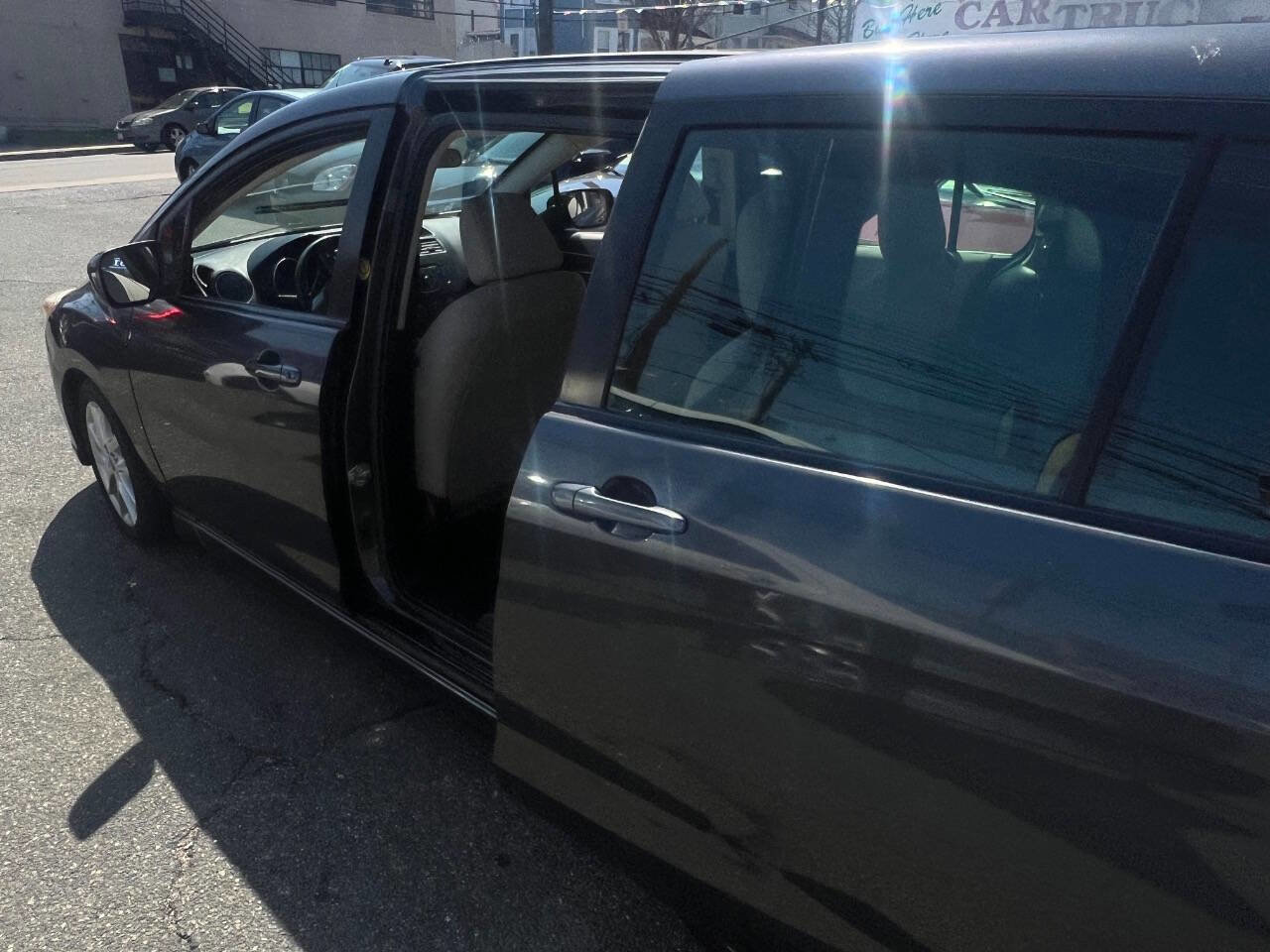 Used 2012 MAZDA MAZDA5 Touring FWD image 5