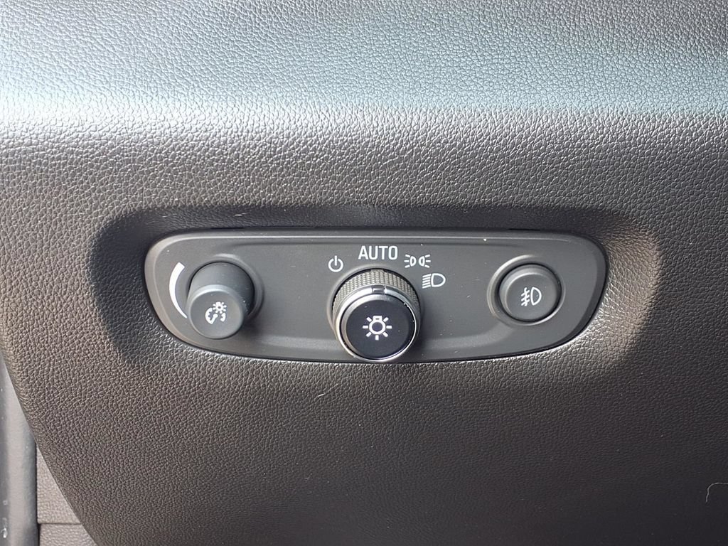 Used 2020 Chevrolet Traverse RS FWD image 12
