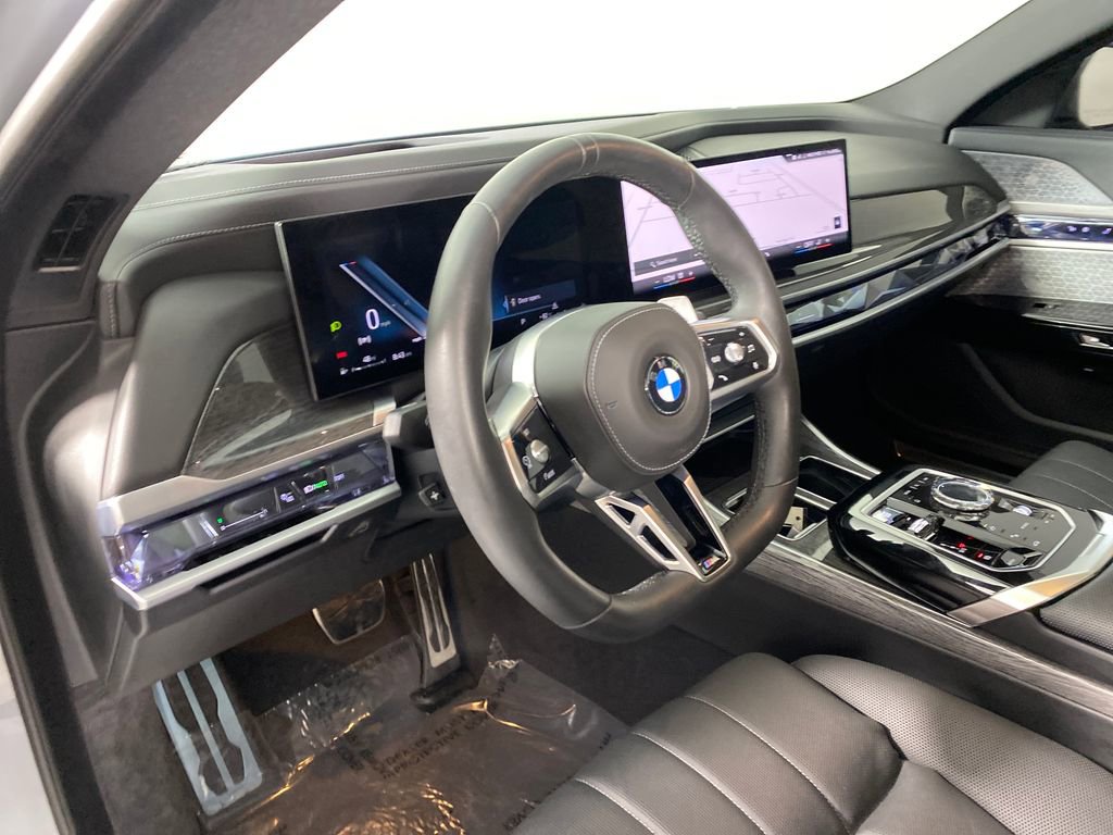 Used 2024 BMW 760i xDrive image 9