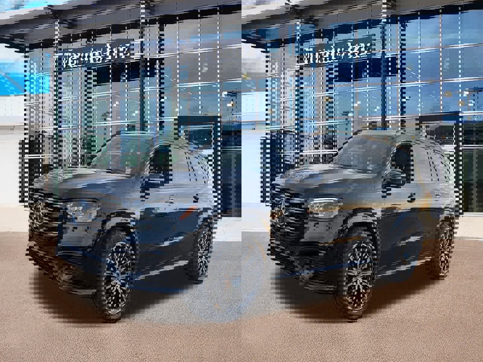 Used 2025 Mercedes-Benz GLS 450 4MATIC image 1