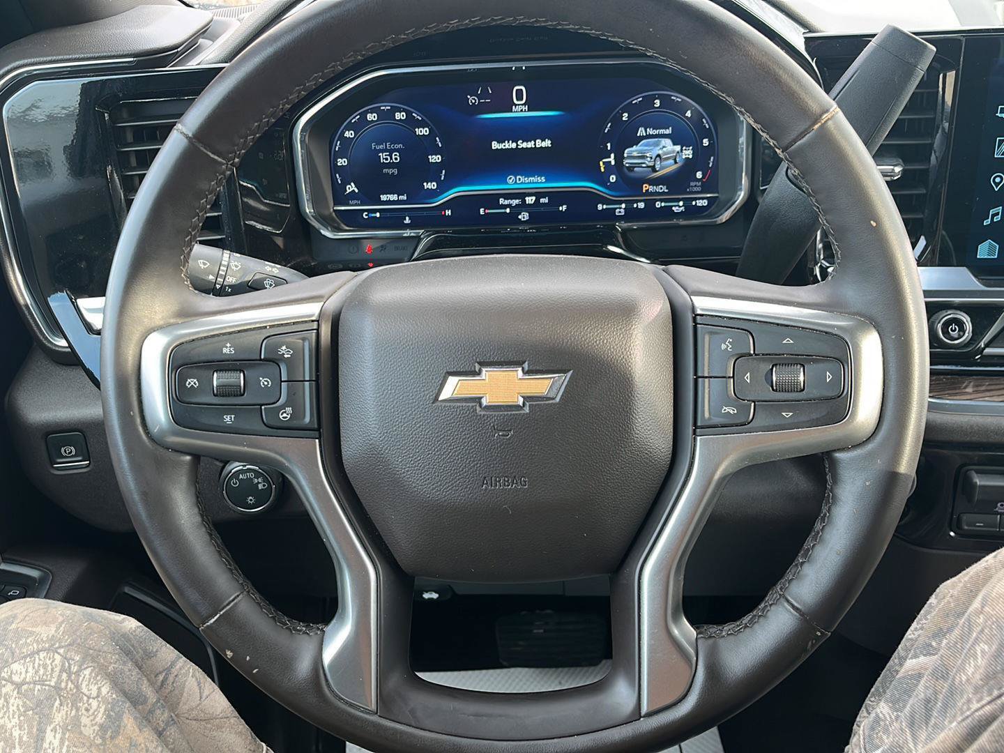 Used 2025 Chevrolet Silverado 1500 LT AWD/4WD image 13