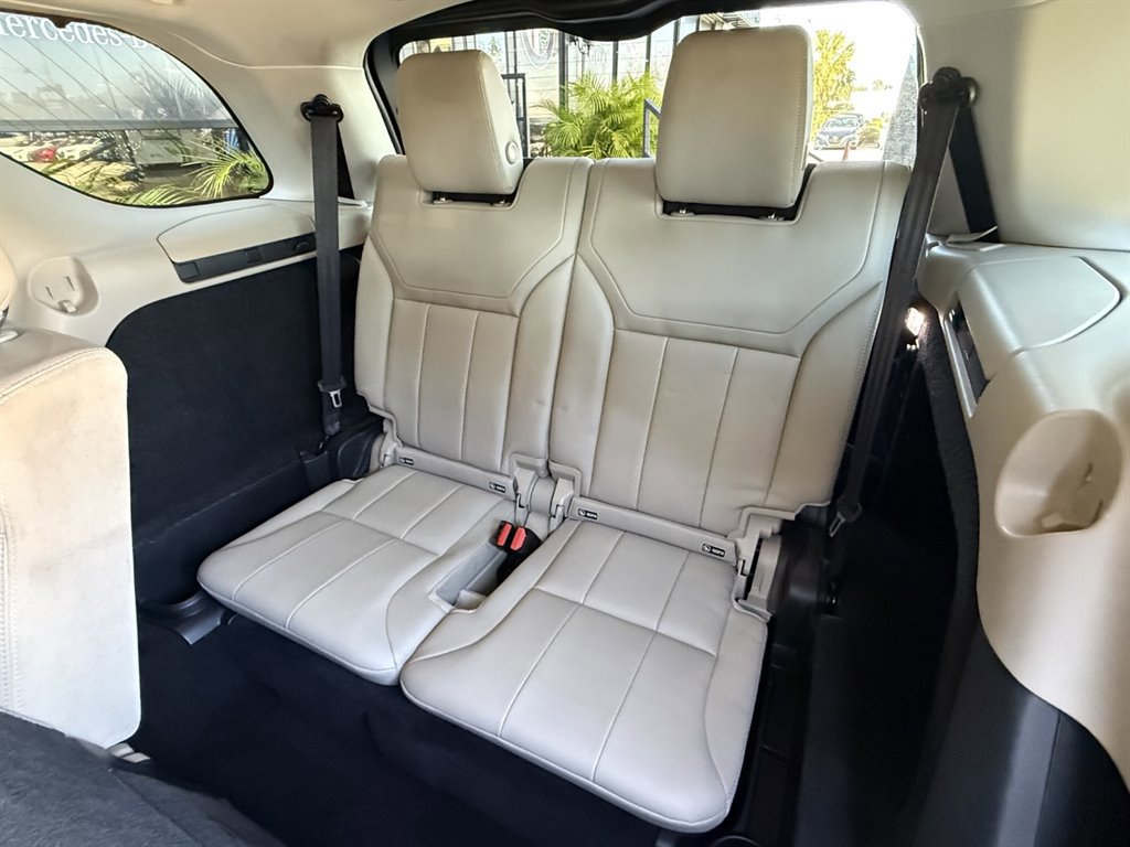 Used 2018 Land Rover Discovery HSE image 17
