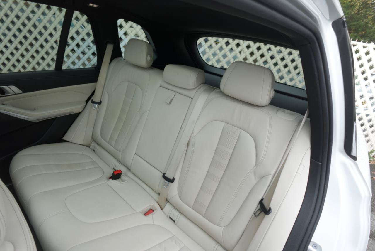 Used 2022 BMW X5 xDrive40i w/ M Sport Package AWD/4WD image 12