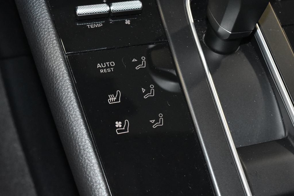 Certified 2026 Porsche Macan AWD/4WD image 16