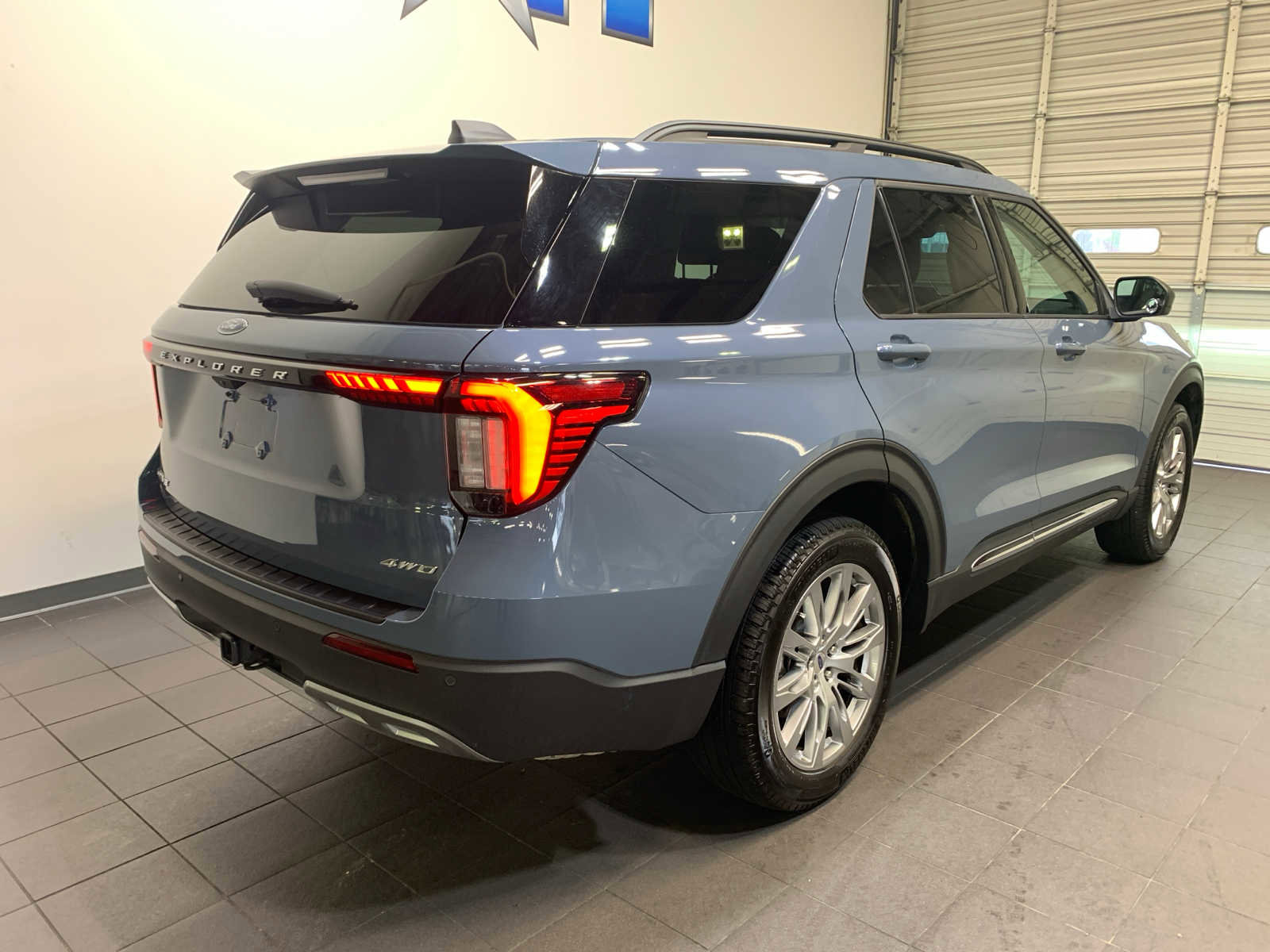 Used 2025 Ford Explorer Active w/ Active Comfort Package image 3