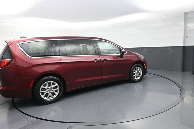 Used 2022 Chrysler Voyager LX FWD image 48
