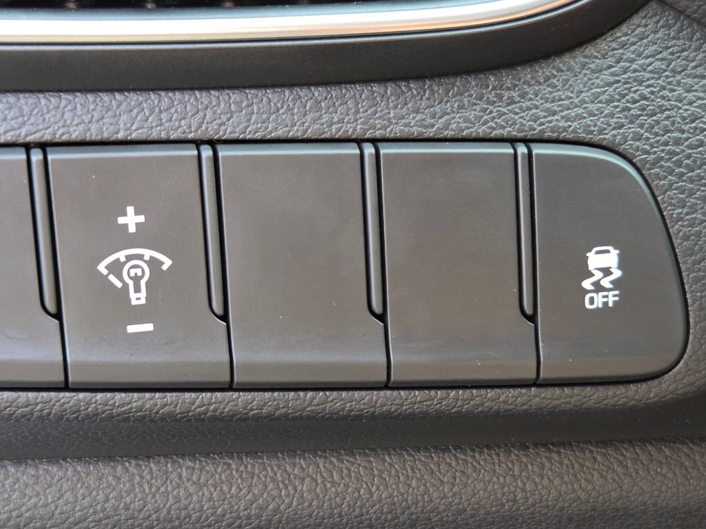 Used 2018 Hyundai Elantra GT FWD image 11