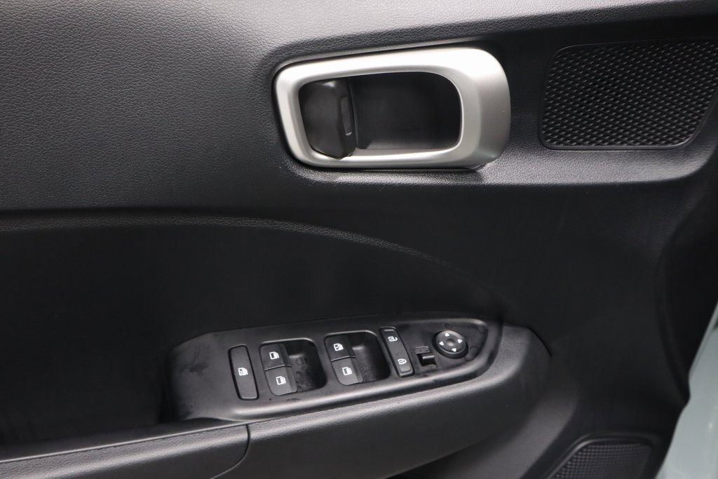 Certified 2025 Hyundai Venue SEL image 22