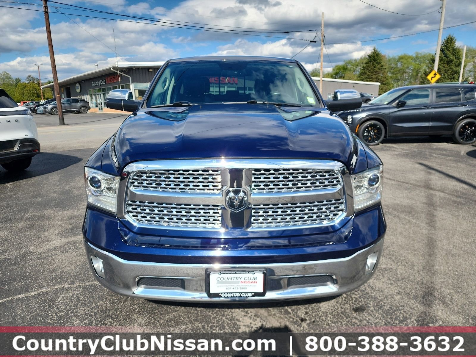 Used 2017 RAM 1500 Laramie AWD/4WD image 3