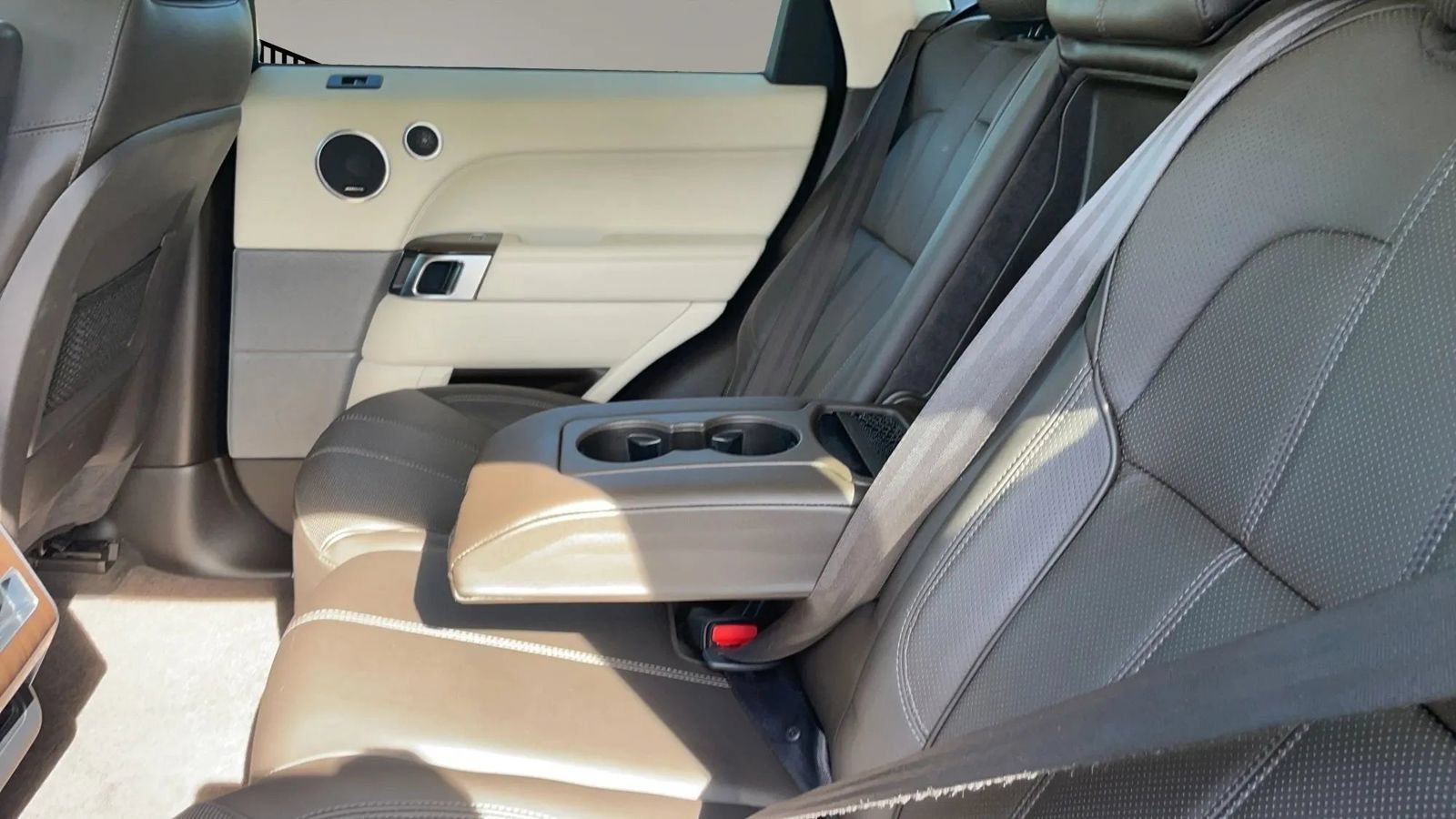 Used 2014 Land Rover Range Rover Sport HSE AWD/4WD image 27