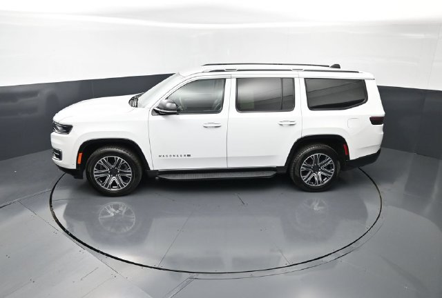 Used 2024 Jeep Wagoneer Series II w/ Flexible Seating Group RWD image 22