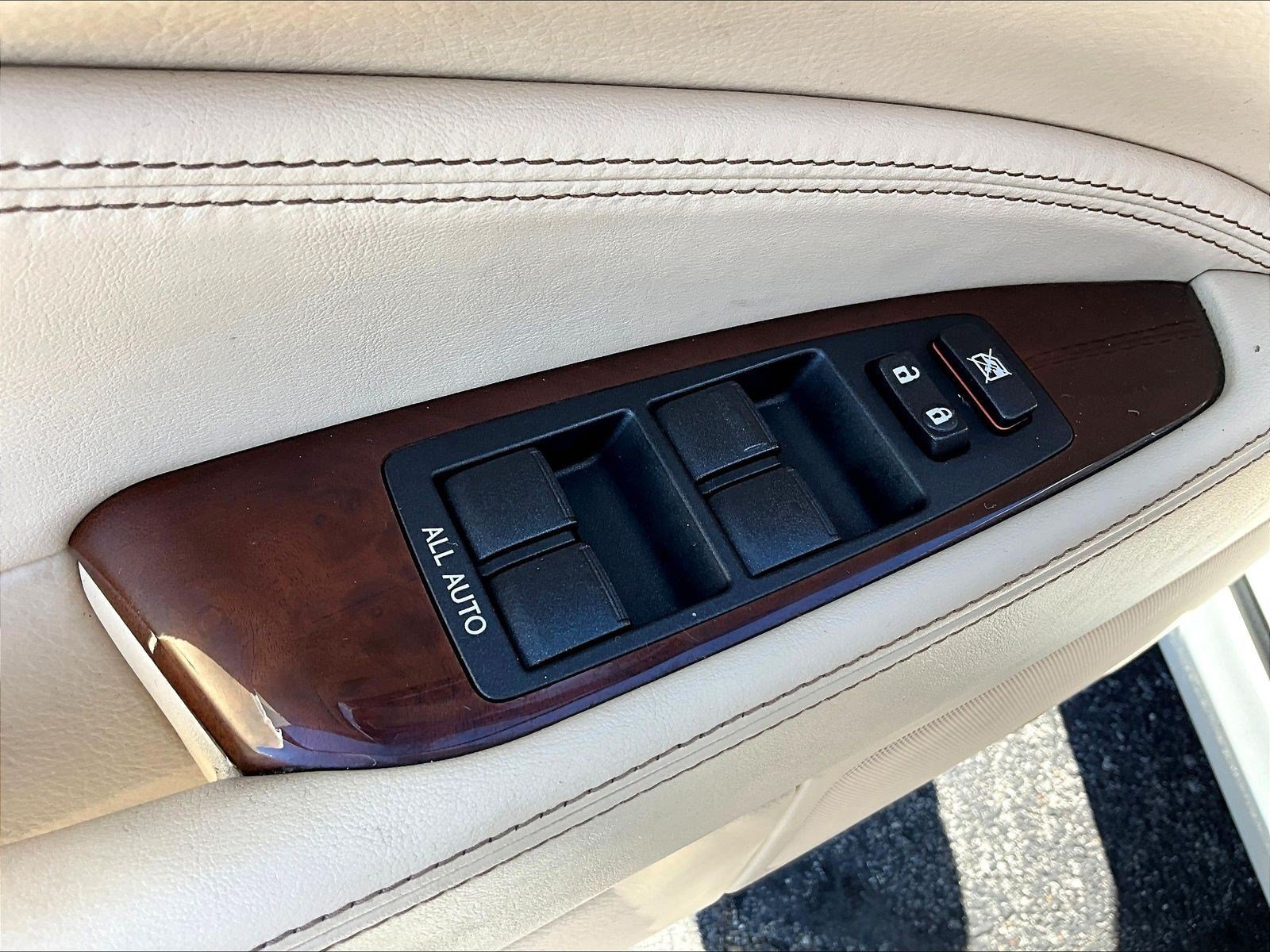 Used 2013 Lexus LS 460 AWD w/ Comfort Pkg image 36