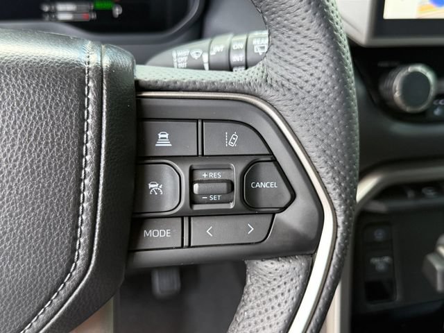 Used 2025 Toyota Sequoia Limited AWD/4WD image 17