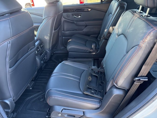 Used 2025 Honda Pilot TrailSport image 16